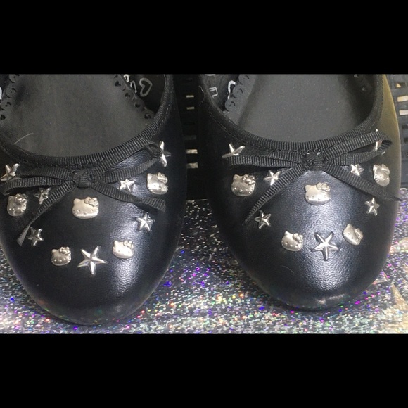 Hello Kitty black leather ballet flats with charms. Size 7 - Picture 10 of 12